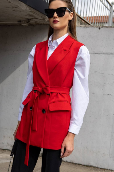 Деловой женский жилет двубортный с поясом и карманами Luna 066 красный - фото 4
