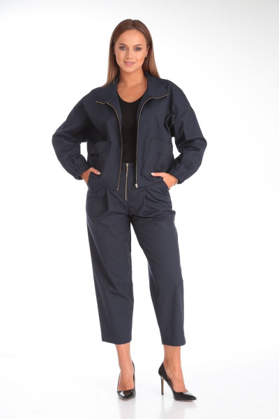 Хлопковый костюм: укороченный бомбер и брюки-бананы Michel chic 1351 синий - фото 1