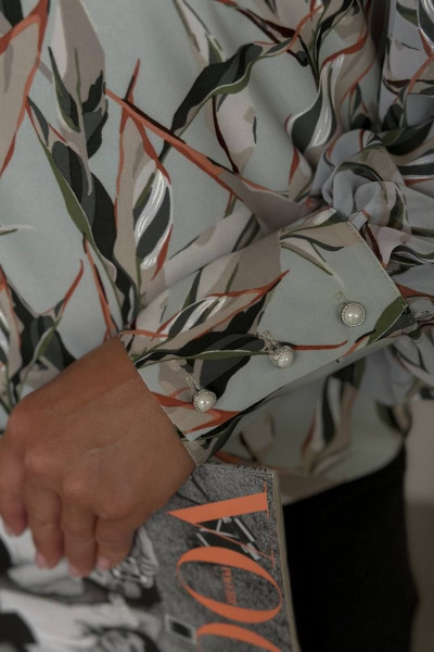 Блуза приталенная из трикотажной масло-вискозы нарядная LindaLux 1-317 ласточки - фото 3