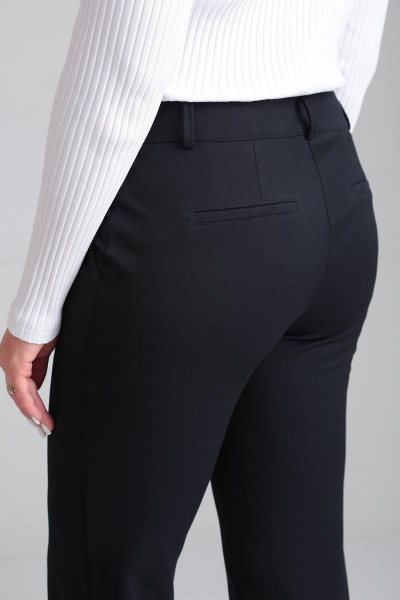 демисезонные укороченные брюки из текстиля с асимметричным низом LeNata 10098 темно-синий - фото 6