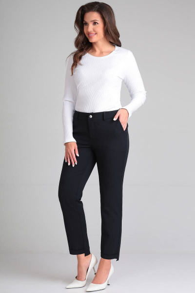 демисезонные укороченные брюки из текстиля с асимметричным низом LeNata 10098 темно-синий - фото 3