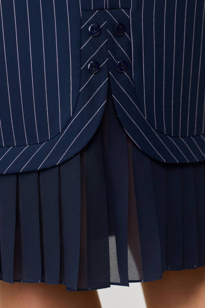 Платье прямого силуэта с вставками и нагрудными вытачками Moda Versal П2450 т.синий - фото 5