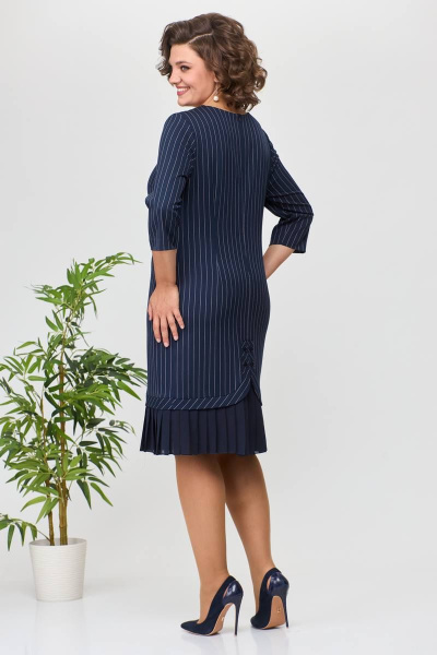 Платье прямого силуэта с вставками и нагрудными вытачками Moda Versal П2450 т.синий - фото 4