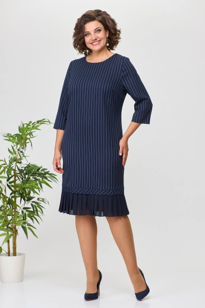 Платье прямого силуэта с вставками и нагрудными вытачками Moda Versal П2450 т.синий - фото 1