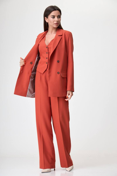 Брючный костюм из ткани с жилетом и двубортным жакетом Anelli 1298 мандарин - фото 1