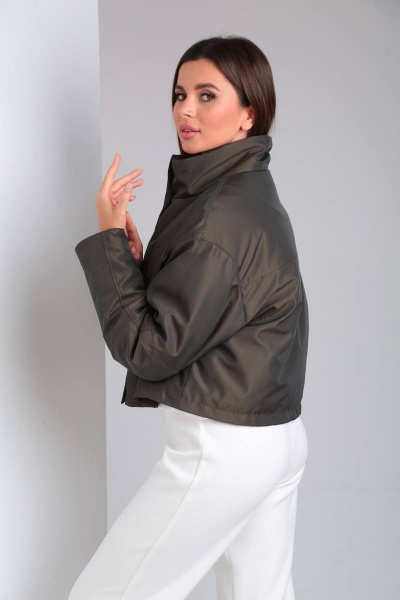 Демисезонная плащёвая куртка с капюшоном и синтепоновой подкладкой Диомант 1899 олива - фото 3