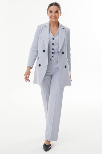 Деловой костюм двойка из хлопка с приталенным жакетом AURA otd 9175 светло-серый - фото 3