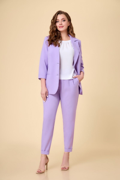 Демисезонный фиолетовый костюм из текстиля с брюками и жакетом DaLi 3533к лаванда - фото 1