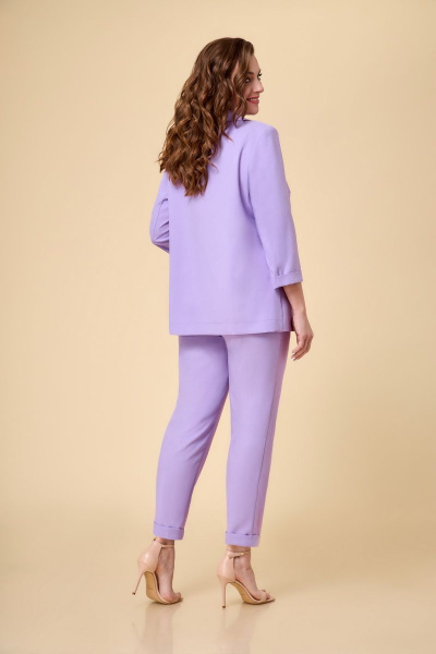 Демисезонный фиолетовый костюм из текстиля с брюками и жакетом DaLi 3533к лаванда - фото 3