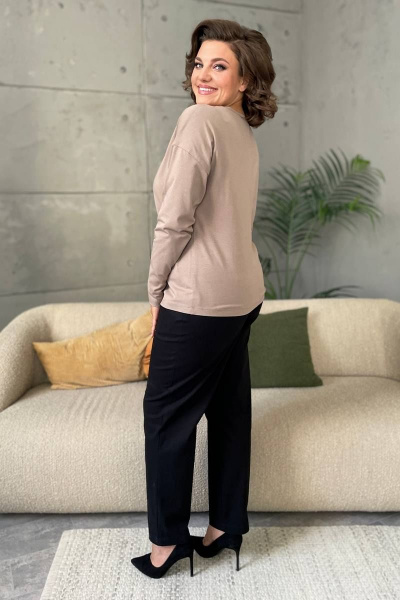 Бежевый трикотажный джемпер с принтом и бейкой Rumoda 2145 капучино - фото 10