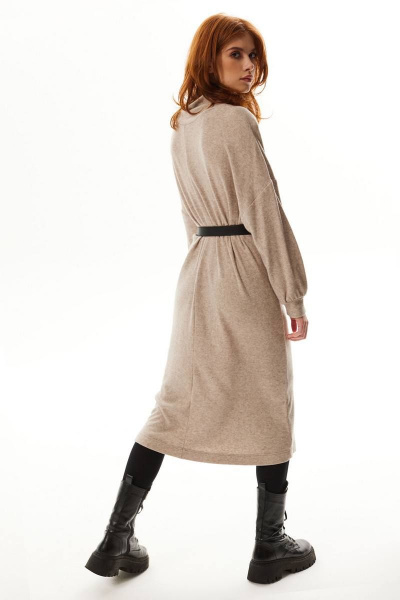платье свободного кроя на отрезном воротнике-стойке Golden Valley 4939 бежевый - фото 4