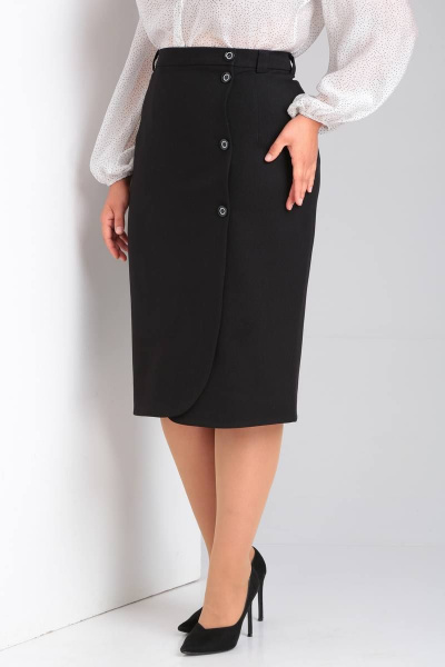 Зауженная черная юбка с запахом и пуговицами для офисных образов Your size 2205 - фото 5
