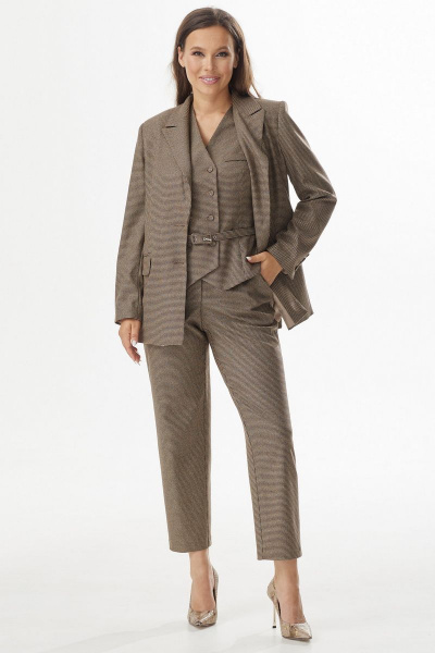Элегантный комплект из удлиненного жакета, жилета и брюк Магия моды 2331 коричневый - фото 1