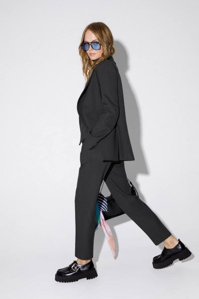 Гардеробный серый жакет из текстиля с классическим силуэтом PiRS 4637 графит - фото 4