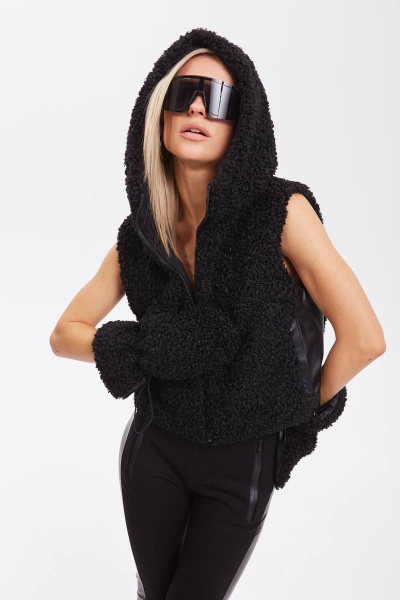 Демисезонный жилет из трикотажа с капюшоном и утеплителем DAVYDOV 6307 - фото 1