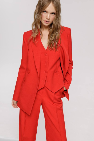 Приталенный жакет из текстиля с нагрудными вытачками PiRS 4660 красный - фото 2