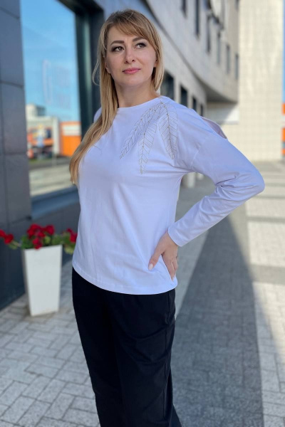 Трикотажный женский джемпер с вышивкой и бусинами Rumoda 2151 белый - фото 6