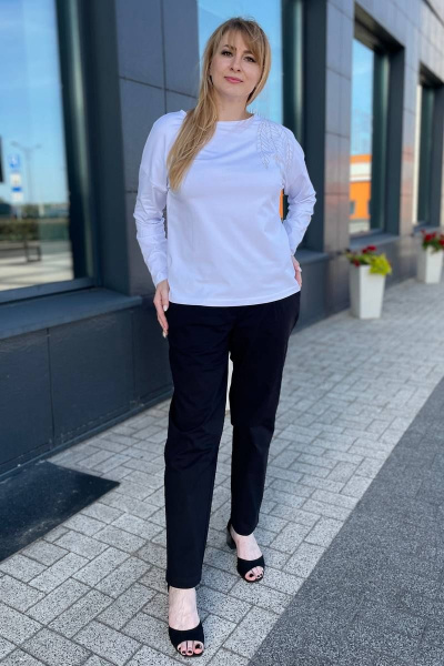 Трикотажный женский джемпер с вышивкой и бусинами Rumoda 2151 белый - фото 3