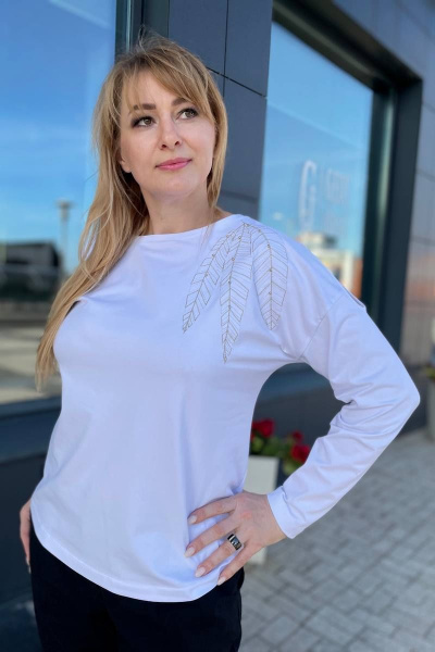 Трикотажный женский джемпер с вышивкой и бусинами Rumoda 2151 белый - фото 2