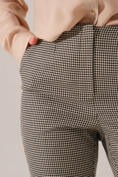 Летняя белая блузка из трикотажа с принтом Панда 163760w бежево-черный - фото 3