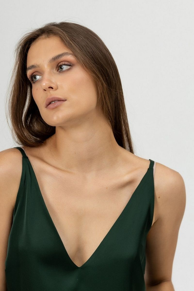 Зеленый шелковый топ с глубоким вырезом Atelero 1080Ш изумруд - фото 3