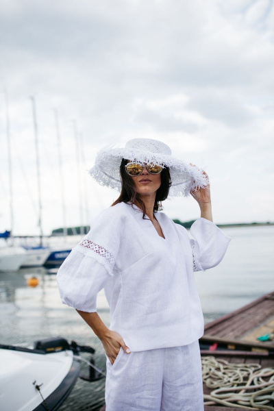 блузка льняная свободная с кружевом и В-образным вырезом L. LABKOVA 2701/23-14а белый - фото 1