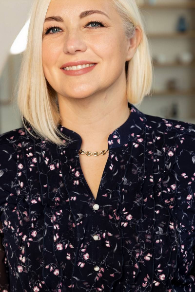 Синяя офисная блузка с рюшами и поясом LindaLux 253 розовая_розочка - фото 6