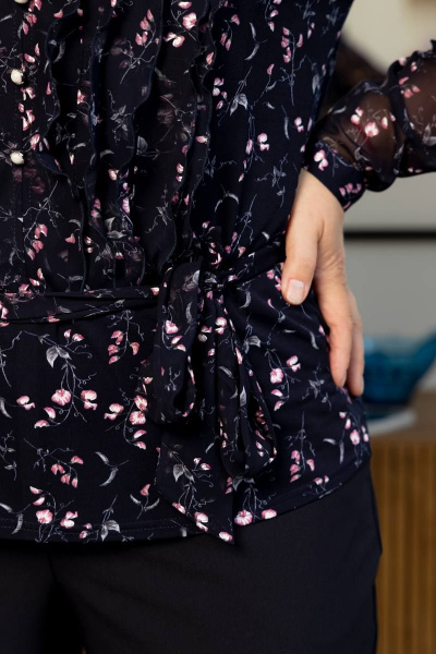 Синяя офисная блузка с рюшами и поясом LindaLux 253 розовая_розочка - фото 4