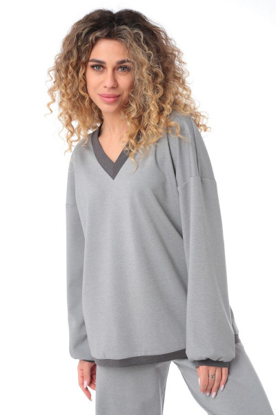 Трикотажный джемпер свободного кроя с V-образным вырезом Angelina & Сo 830 - фото 1