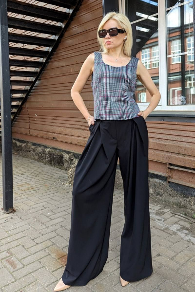 Приталенный жилет из трикотажа в ярком мультиколоре Patriciа NY15461 черный,фуксия - фото 1