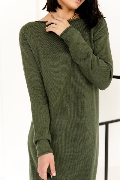 Длинное плательное из вязаного трикотажа с длинными рукавами Romgil РВ0002-ШЕ5 оливковый - фото 4