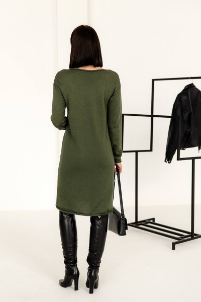 Длинное плательное из вязаного трикотажа с длинными рукавами Romgil РВ0002-ШЕ5 оливковый - фото 2