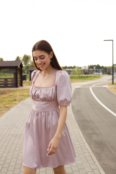 Пушковое платье из атласа с кружевом и широким поясом STUCILLI 1016 пудра - фото 3