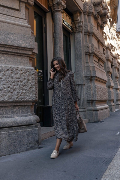 Платье свободного силуэта с кружевной отделкой и воланами MALI 423-067 черно-бежевый - фото 6