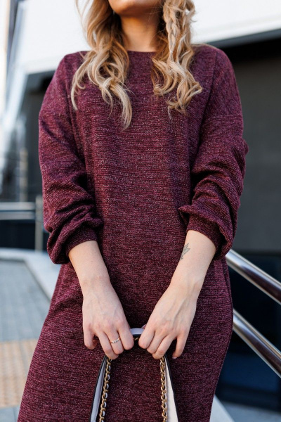 Красное трикотажное платье с рукавами на сборке AMORI 9787 вино - фото 3