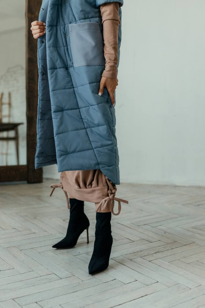 Голубой утепленный жилет с капюшоном и коротким рукавом Стильная леди М-651 голубой - фото 9