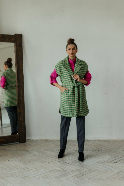 Зеленый жилет без рукавов с разрезами и тканевым поясом Стильная леди М-659 зеленый - фото 5