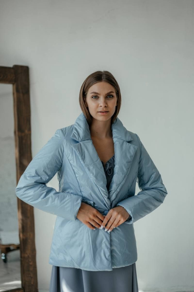 Куртка жакет демисезонная с карманами и застёжкой на пуговицу Стильная леди М-672 голубой - фото 10