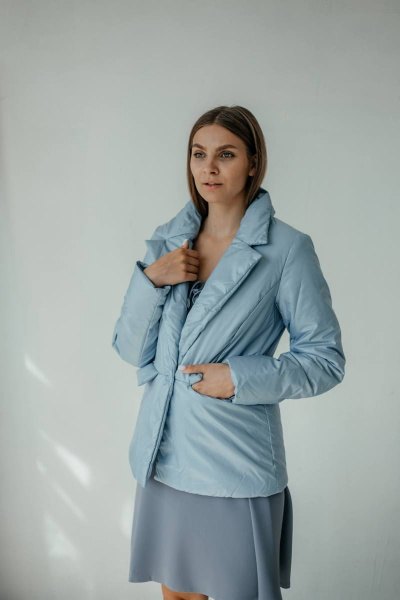 Куртка жакет демисезонная с карманами и застёжкой на пуговицу Стильная леди М-672 голубой - фото 5