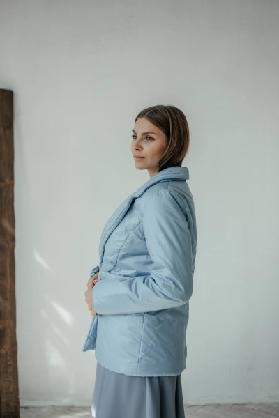Куртка жакет демисезонная с карманами и застёжкой на пуговицу Стильная леди М-672 голубой - фото 7