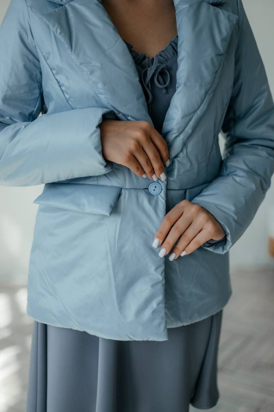 Куртка жакет демисезонная с карманами и застёжкой на пуговицу Стильная леди М-672 голубой - фото 8