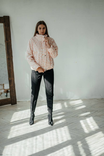 Белая куртка-бомбер из плащёвой ткани с регулировкой талии Стильная леди М-673 молочный/принт_пятнышки - фото 7