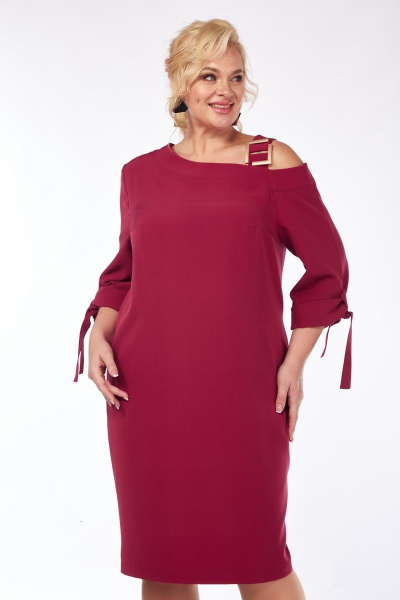 Нарядное платье полуприлегающего силуэта с асимметричным кроем Tensi 360 рубиновый - фото 4