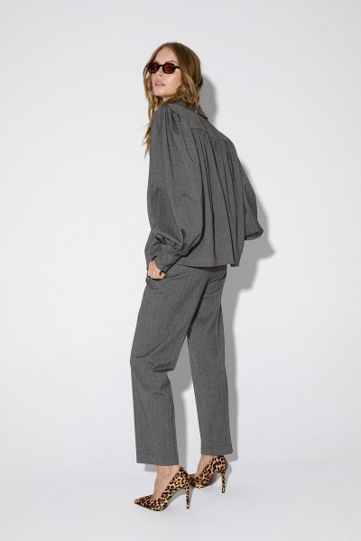 Платье-футляр с рельефными швами и длинными рукавами PiRS 4770 серый - фото 7