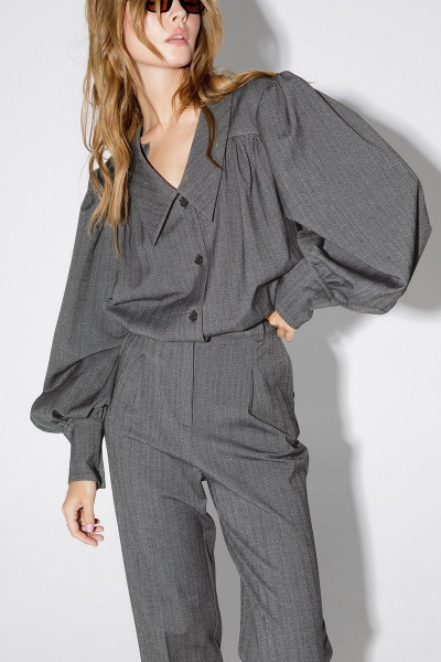 Платье-футляр с рельефными швами и длинными рукавами PiRS 4770 серый - фото 5