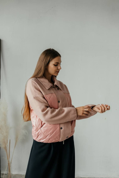 Розовая бомбер-куртка из комбинированных тканей Стильная леди М-669 пудра - фото 4