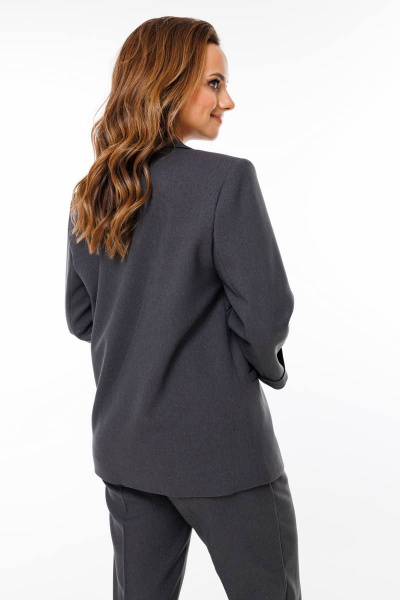 Деловой костюм из текста с зауженными брюками и жакетом SandyNa 130561 графитовый - фото 14