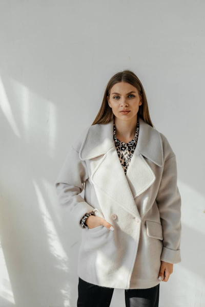 Бежевое оверсайз полупальто на подкладке Стильная леди М-667 кремовый - фото 9