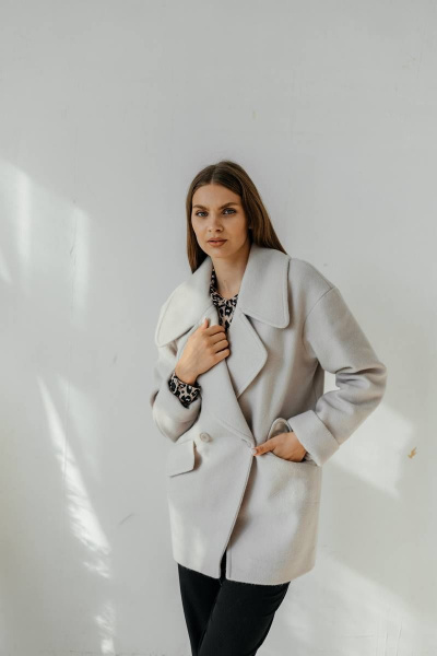 Бежевое оверсайз полупальто на подкладке Стильная леди М-667 кремовый - фото 7