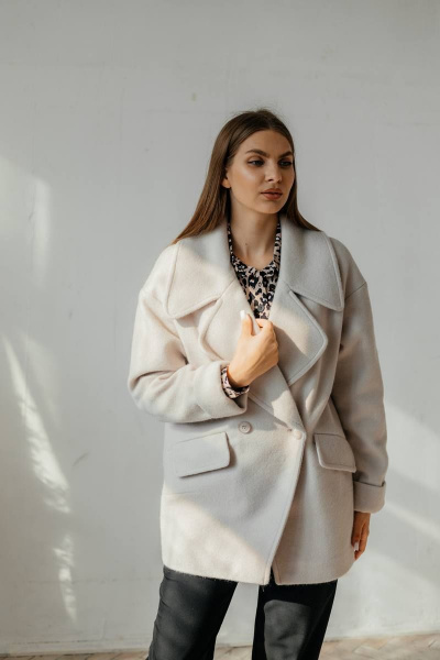 Бежевое оверсайз полупальто на подкладке Стильная леди М-667 кремовый - фото 5